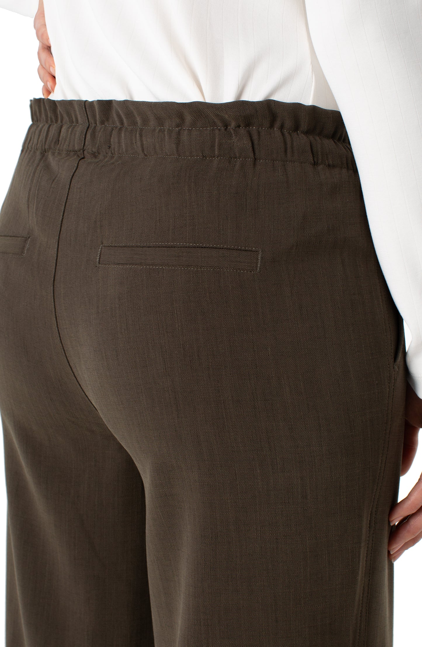 LM4463TS39-pull_on_tie_waist_wide_leg-black_olive-back close up