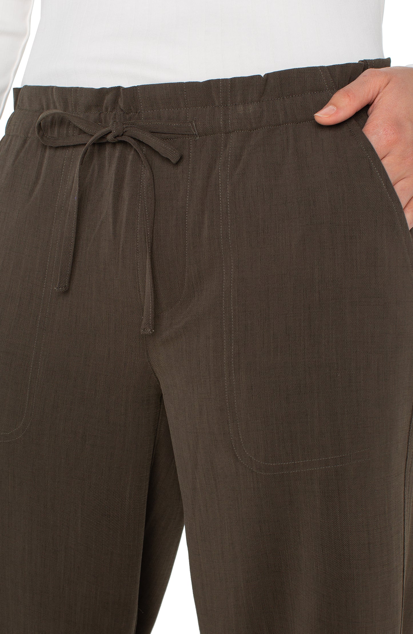 LM4463TS39-pull_on_tie_waist_wide_leg-black_olive-front_close_up