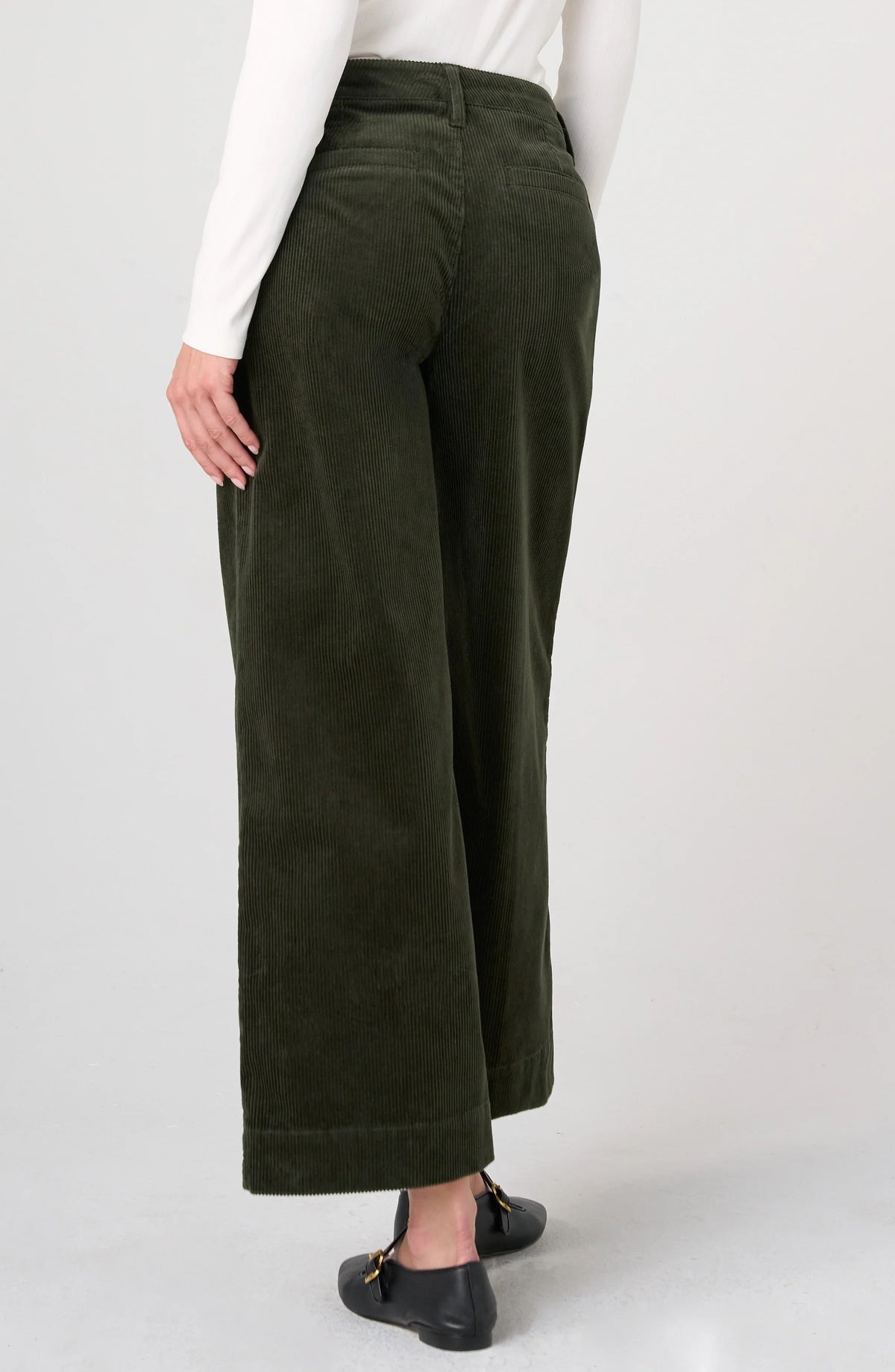 Liverpool Crop Wide Leg W/ Pintucks