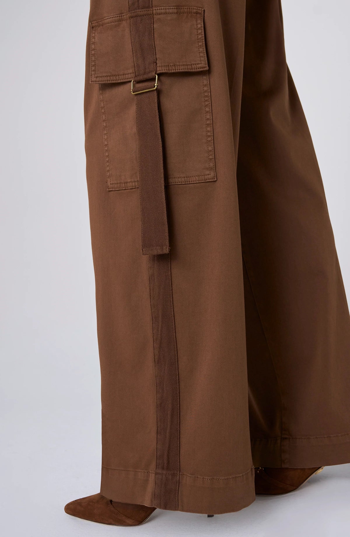 Liverpool Mid-Rise Cargo Wide Leg (31" Inseam)