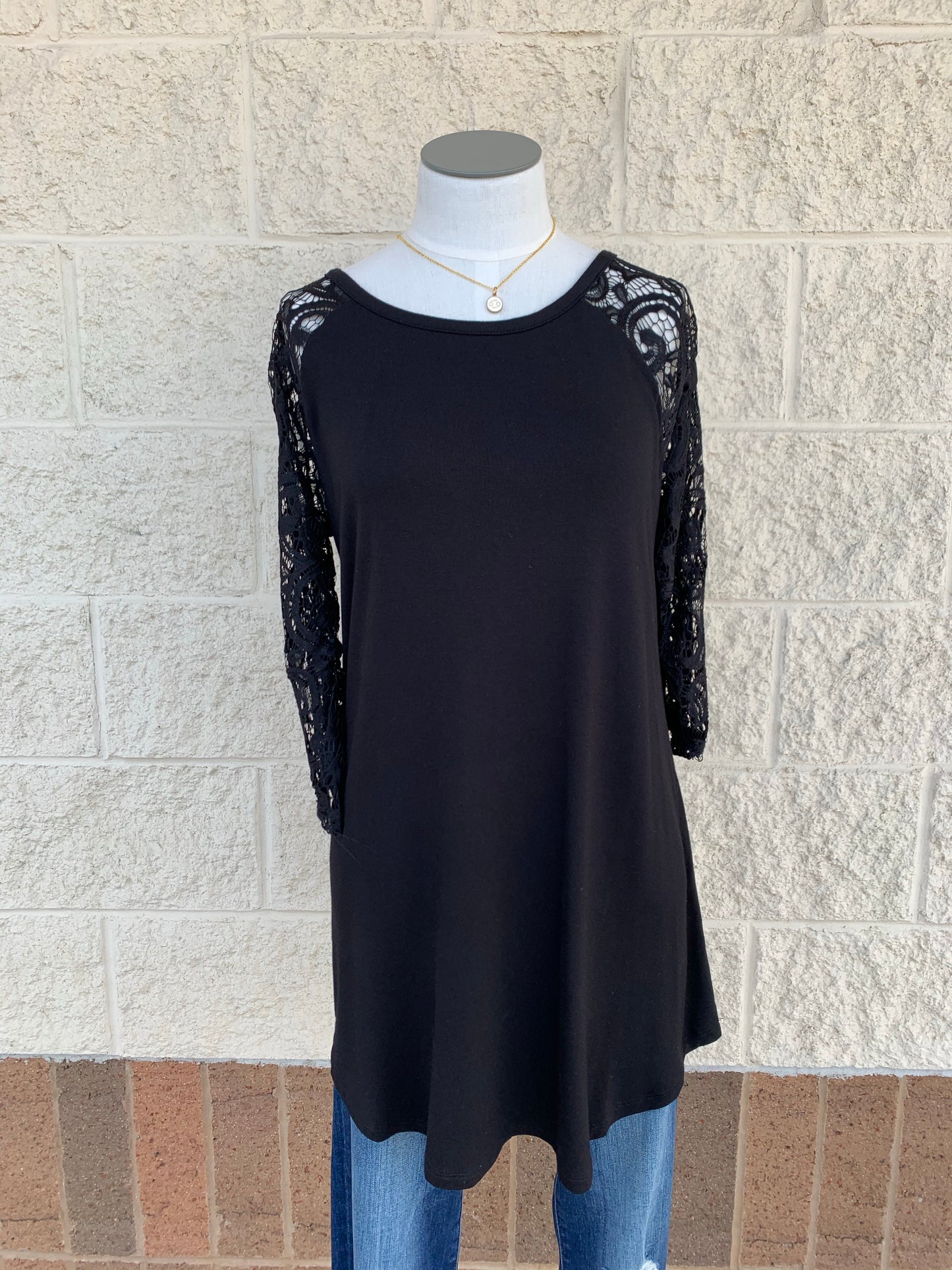 Lace Half Sleeve Round Neck